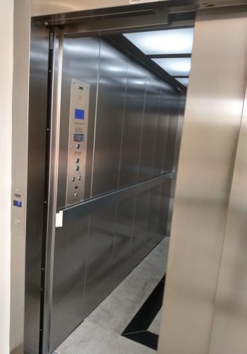 retrofit e modernização de elevadores Thor modernização de elevador comercial antigo com atualização de sistemas de segurança e controle