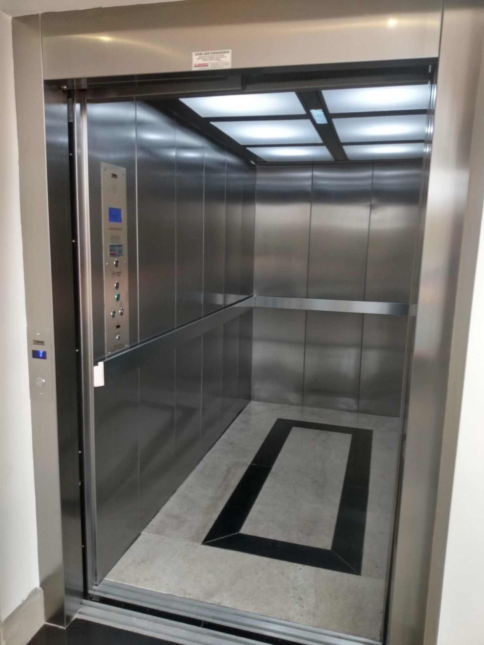 Sensores inteligentes elevador Thor tecnologia painel de controle digital com sensores inteligentes em elevador Thor